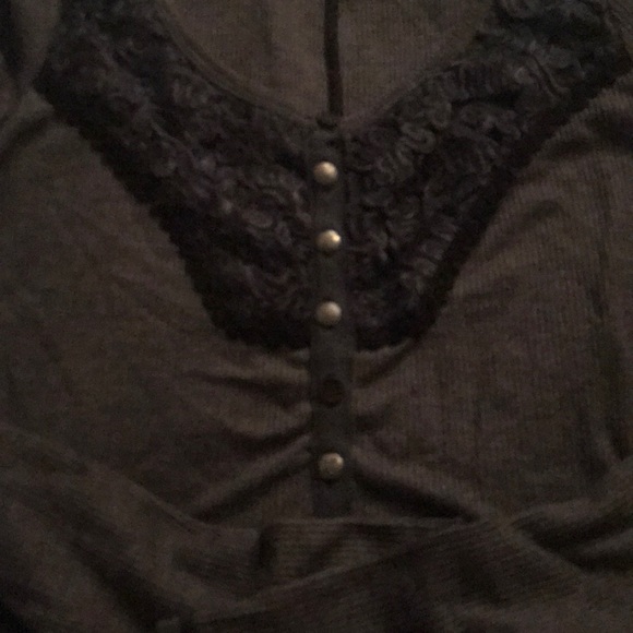 Free people thermal very unique with cute buttons - Picture 2 of 3